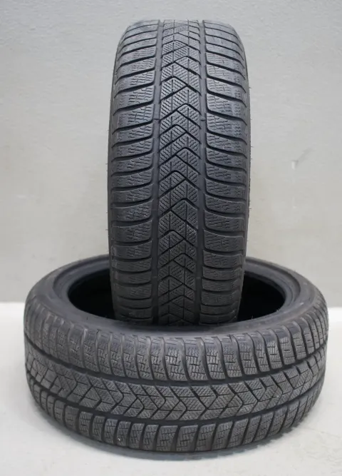 Background image for 2x Pirelli SottoZero 3 MOE RSC * I 245 40 R19 98V M+S I Winterreifen
