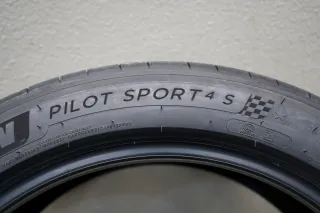 Michelin Pilot Sport 4S * I 245 45 R19 102Y I Sommerreifensatz - Bild 5