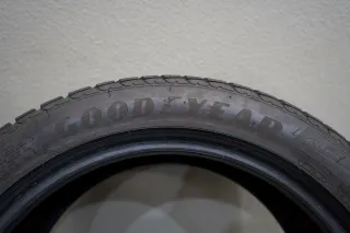 2x Goodyear UltraGrip 8 MOE RFT RSC * I 245 45 R18 100V XL M+S I Winterreifen - Bild 2
