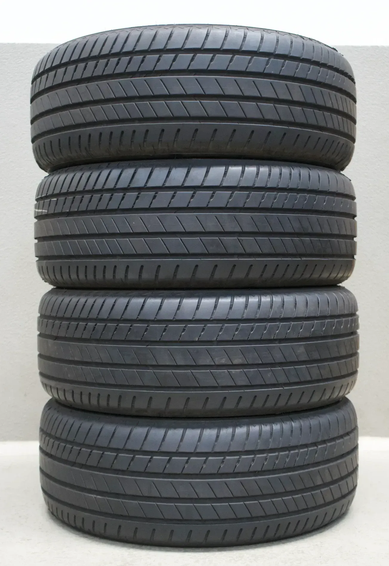 Bridgestone Alenza 001 * I 245 50 R19 105W XL I Sommerreifensatz - Bild 1
