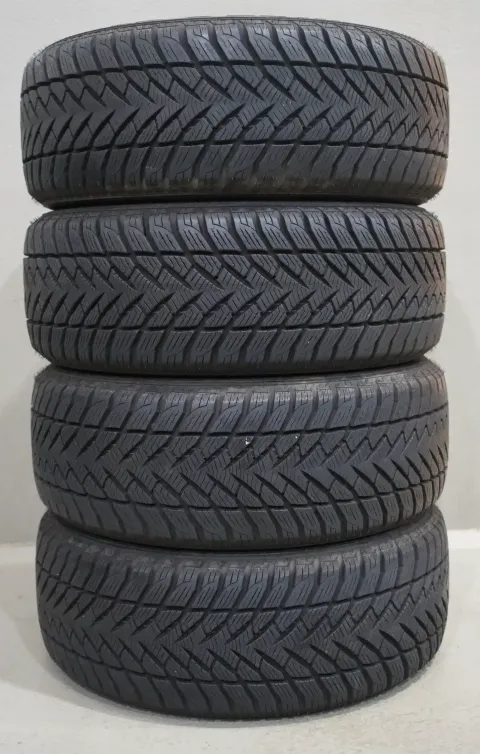 Background image for Goodyear UltraGrip  I 235 55 R17 103V I Winterreifensatz