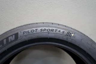 Michelin Pilot Sport 4S * I 245 45 R19 102Y I Sommerreifensatz - Bild 4