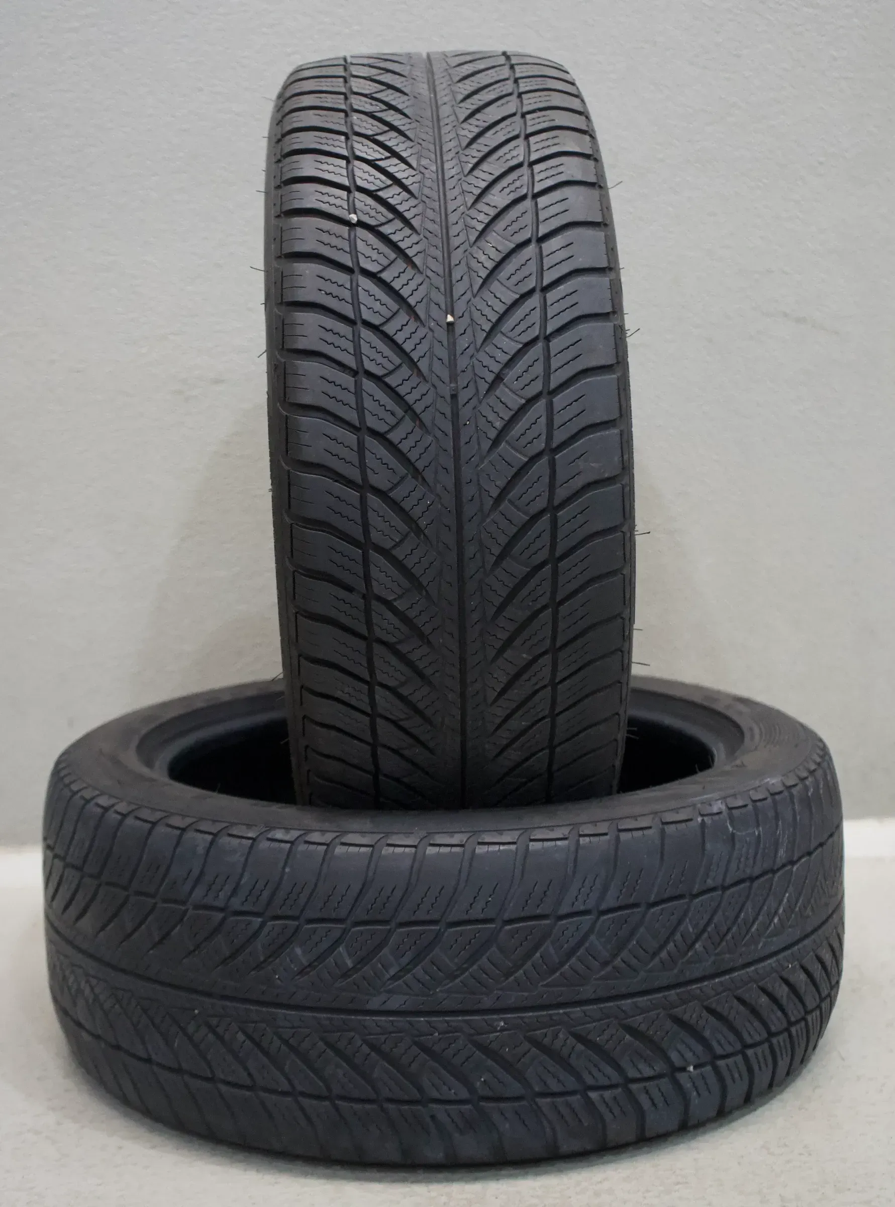 2x Goodyear UltraGrip 8 MOE RFT RSC * I 245 45 R18 100V XL M+S I Winterreifen - Bild 1