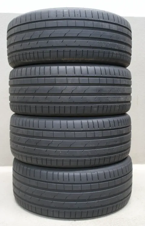 Background image for Hankook Ventus S1 Evo 2 MO * I 245 45 R19 102Y XL I Sommerreifensatz