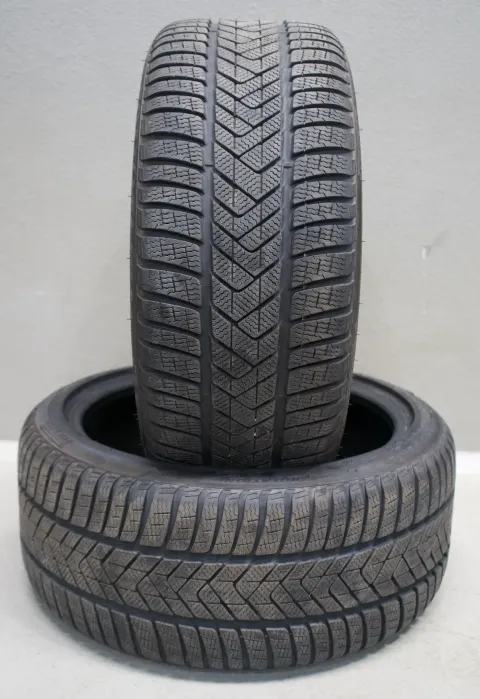 Background image for 2x Pirelli SottoZero 3 MOE RSC * I 275 35 R19 100V M+S I Winterreifen