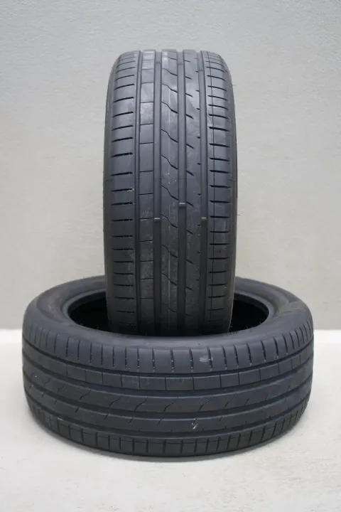 Background image for 2x Hankook Ventus S1 Evo 3 MO * I 245 45 R19 102Y XL I Sommerreifen