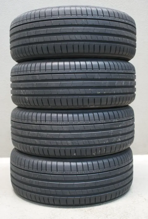 Background image for Pirelli P Zero * I 225 50 R18 99W I Sommerreifensatz