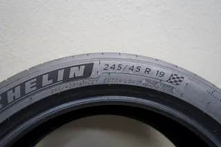 Michelin Pilot Sport 4S * I 245 45 R19 102Y I Sommerreifensatz - Bild 4
