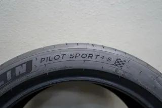 Michelin Pilot Sport 4S * I 245 45 R19 102Y I Sommerreifensatz - Bild 4