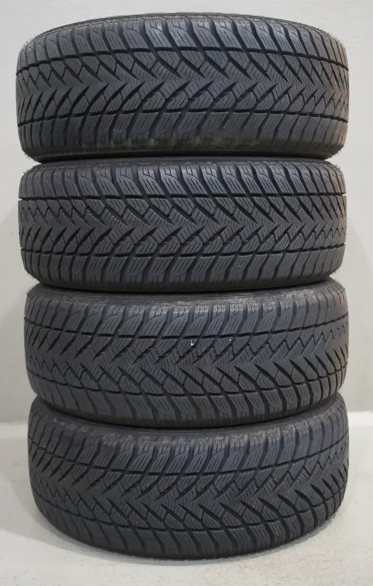 Goodyear UltraGrip  I 235 55 R17 103V I Winterreifensatz - Bild 1