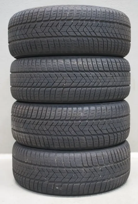 Background image for Pirelli SottoZero 3 MO I 235 50 R19 99H M+S I Winterreifensatz
