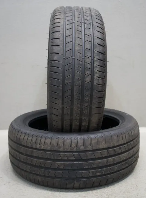 Background image for 2x Bridgestone Alenza 001 * RSC I 245 45 R20 103W XL I Sommerreifen