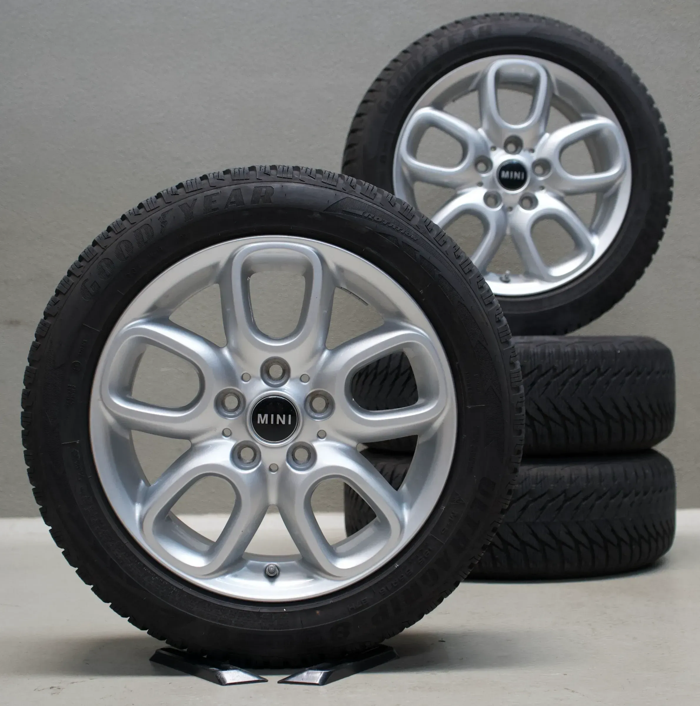 Mini Cooper F55 F56 F57 16 Zoll Winterkompletträder I Loop Spoke 494 - Bild 1