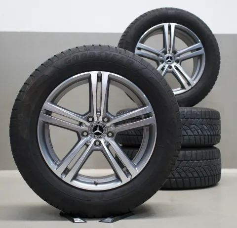 Background image for Mercedes-Benz GLC X253 I Coupé C253 18 Zoll Winterkompletträder