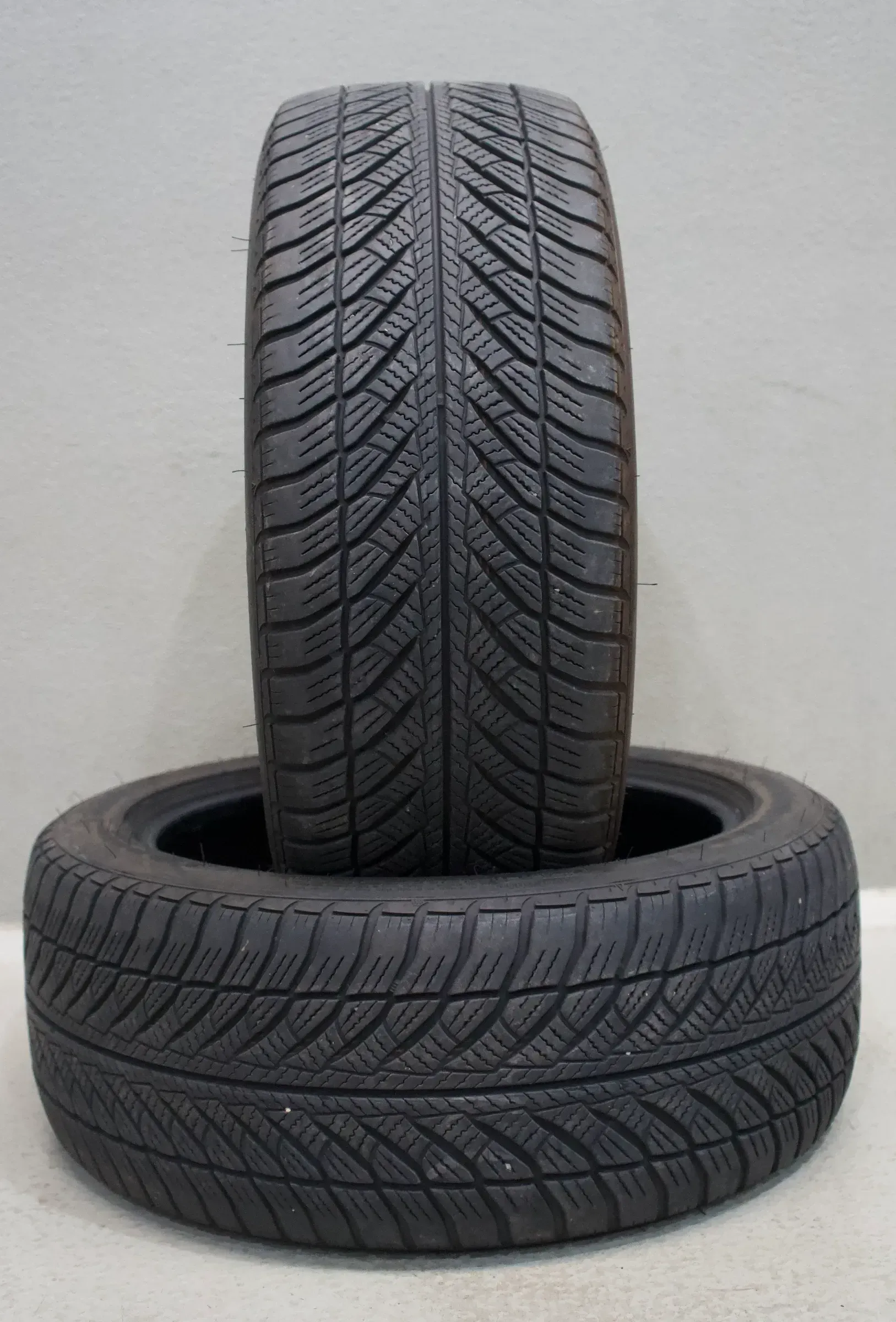 2x Goodyear UltraGrip 8 MOE RFT RSC * I 245 45 R18 100V XL M+S I Winterreifen - Bild 1